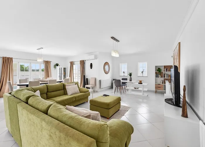 Feliz By Algarve Holidays Villa
